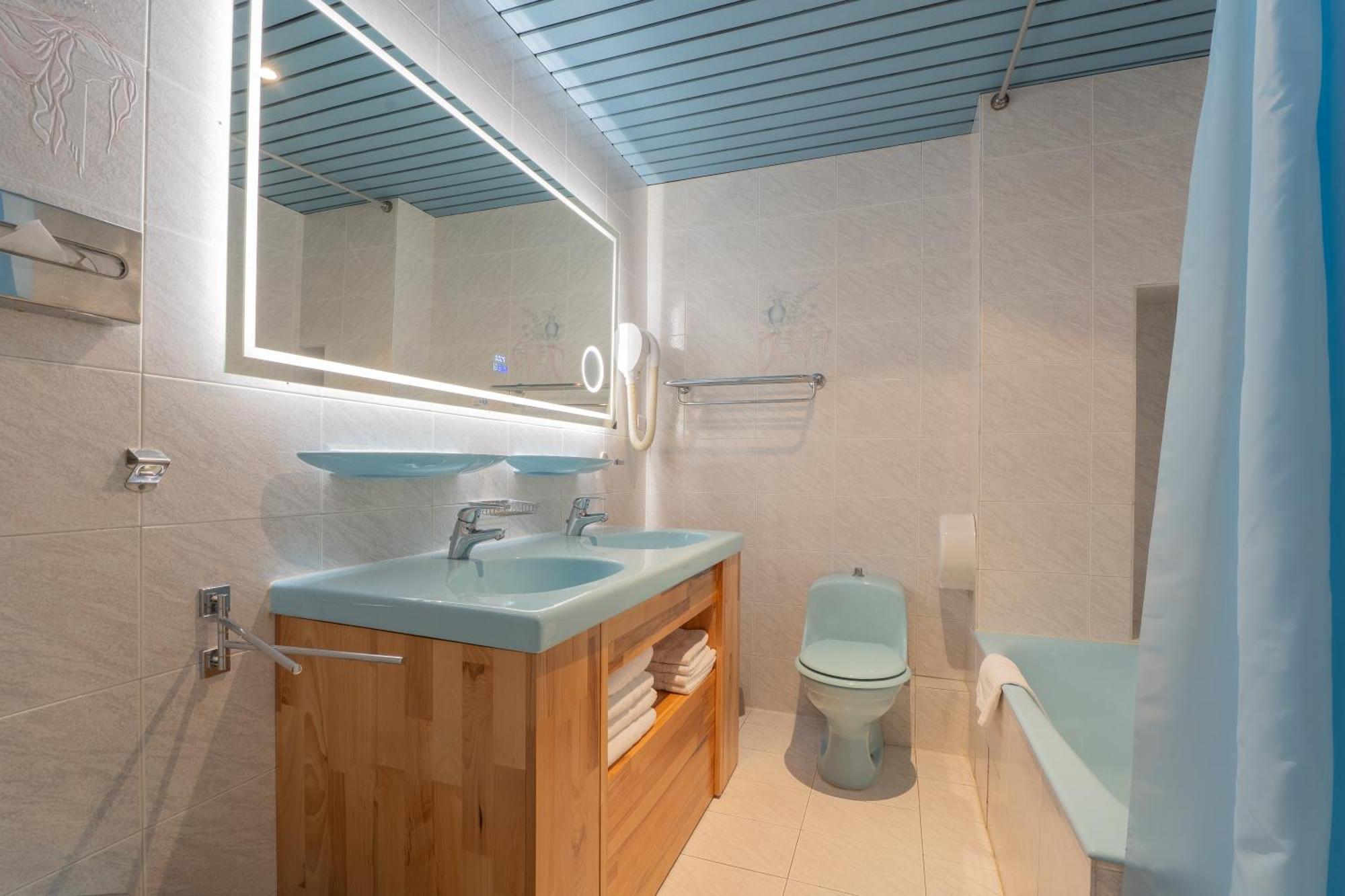 Hotel Busby 3*